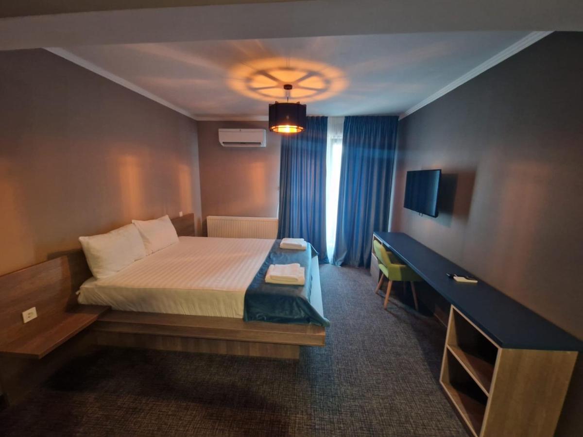 Roşu Albert Hotel المظهر الخارجي الصورة
