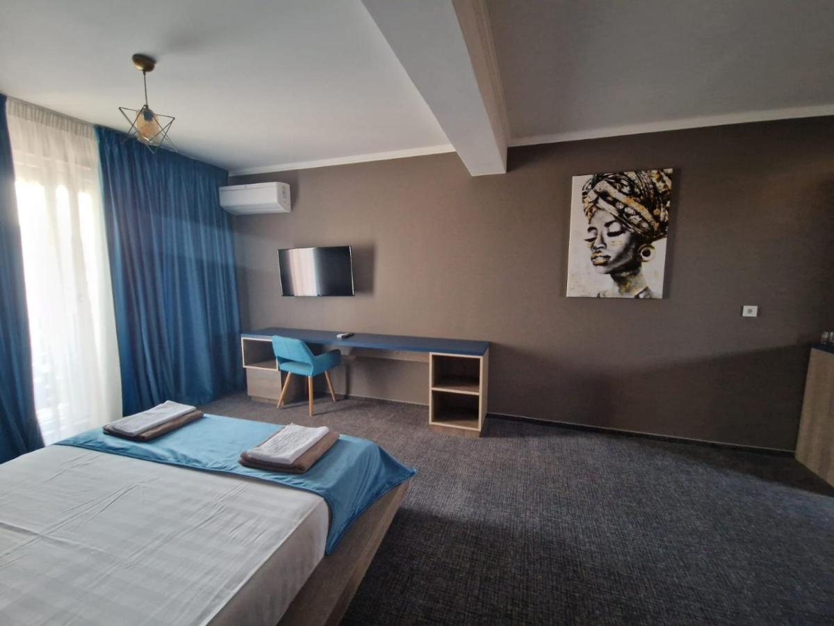 Roşu Albert Hotel المظهر الخارجي الصورة