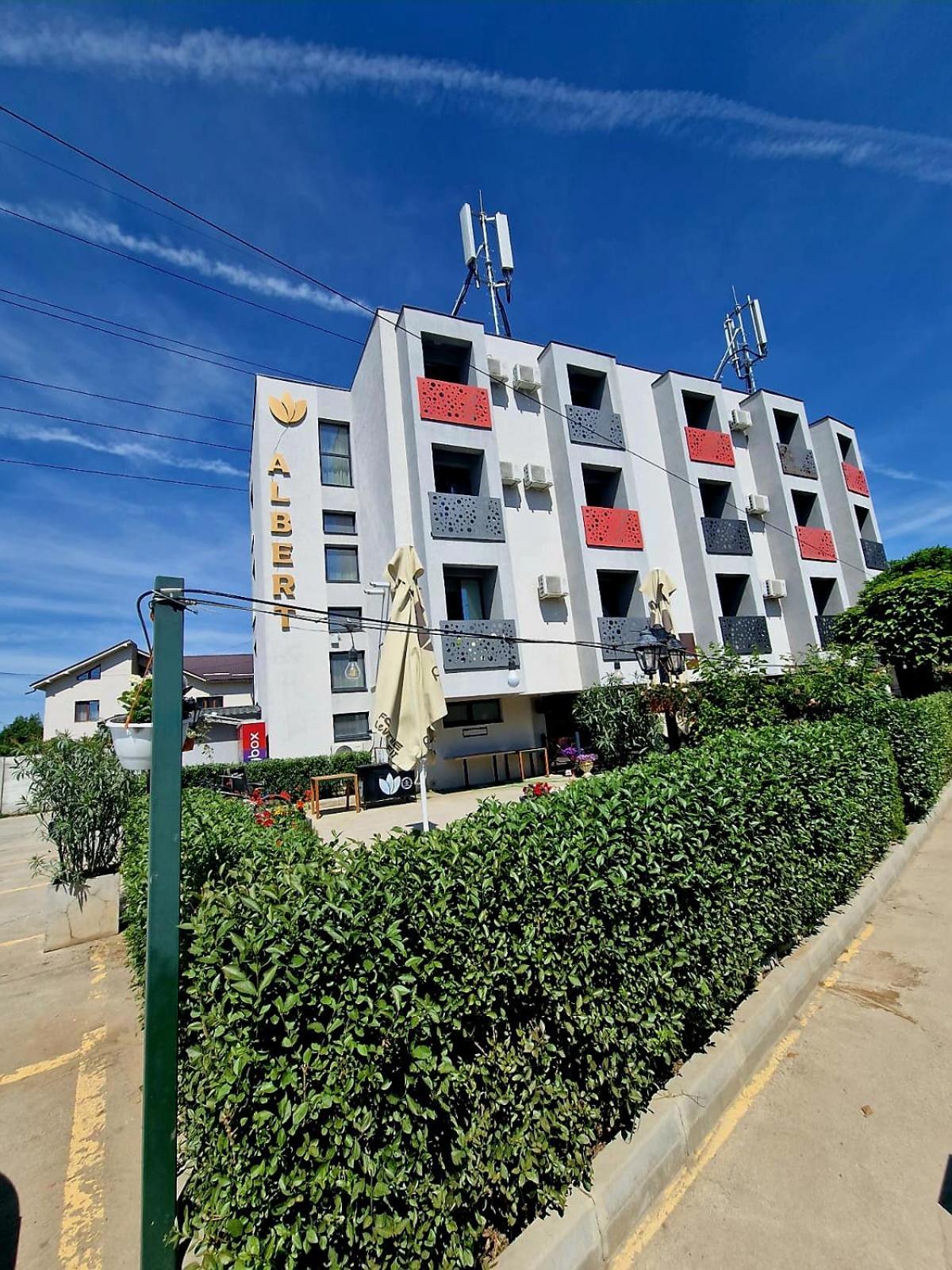 Roşu Albert Hotel المظهر الخارجي الصورة